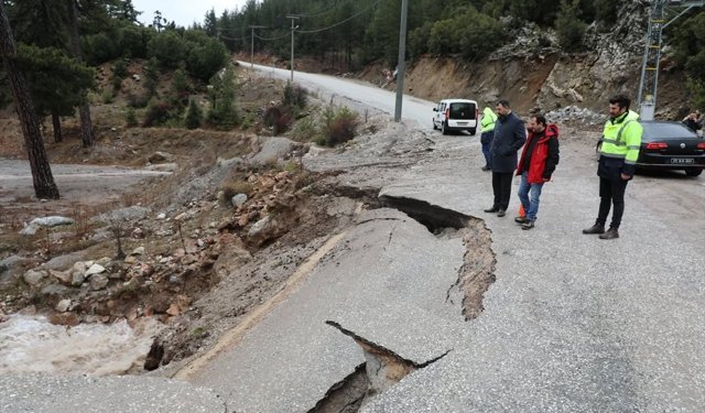Denizli'de sağanak sonucu dereler taştı
