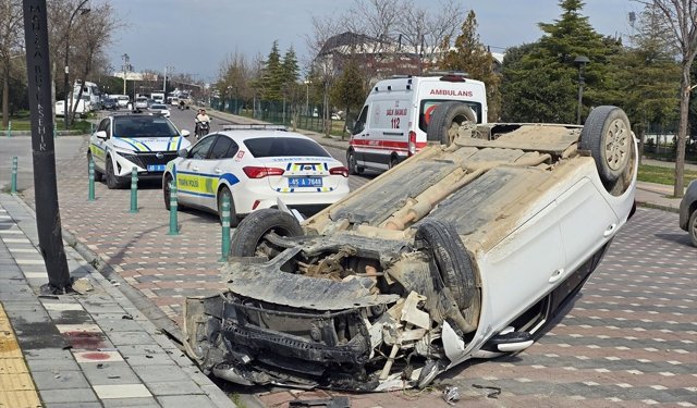 Takla atan otomobildeki 2 kişi yaralandı