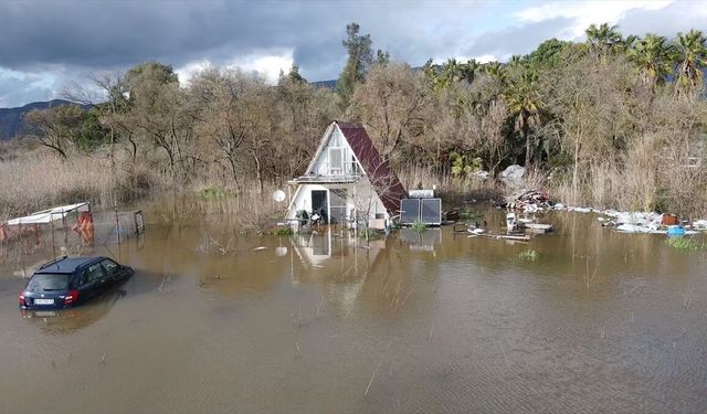 Muğla'da Köyceğiz Gölü taştı ev ve iş yerlerini su bastı