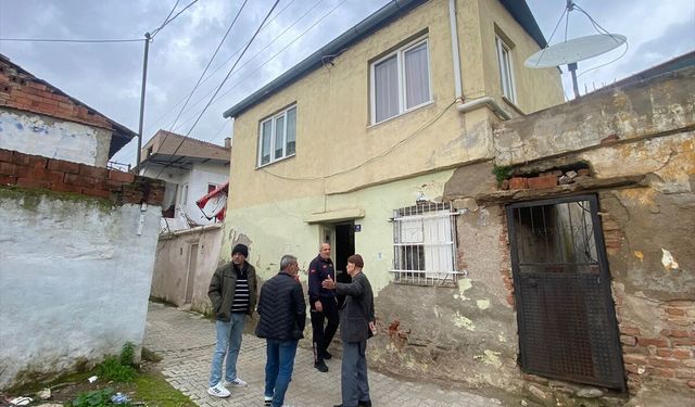 Aydın'da korku dolu anlar: Sağanak sonrası evin duvarı yıkıldı