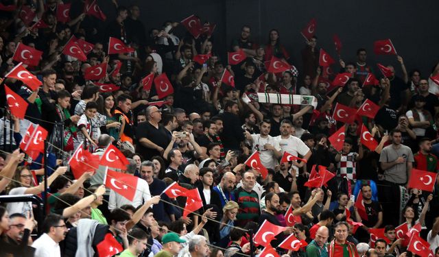 Karşıyaka parkede direnemedi