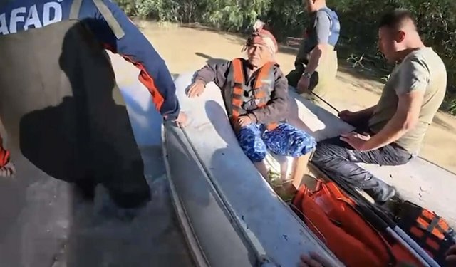 Muğla'da barakayı su bastı: 90 yaşındaki kadını AFAD kurtardı