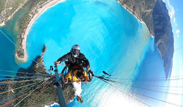 Sağanak sonrası Ölüdeniz'in rengi turkuaza döndü