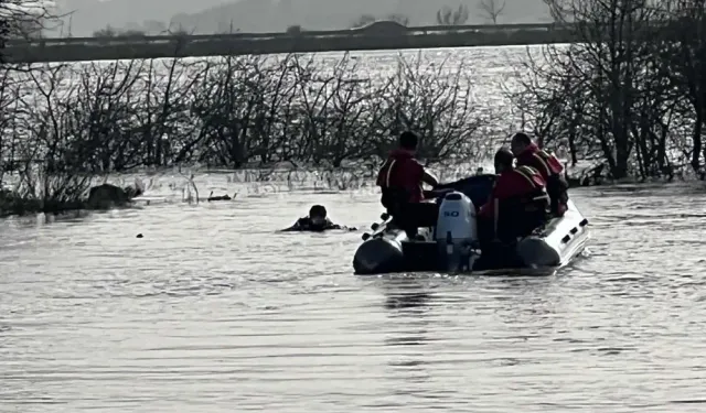 Gölet kenarında kaybolan genç için arama çalışmaları başladı