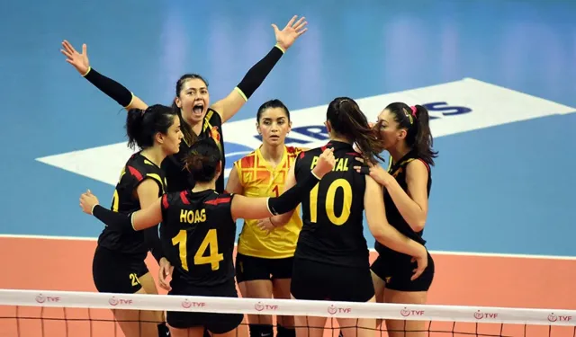 Göztepe evinde Vakıfbank'la oynuyor