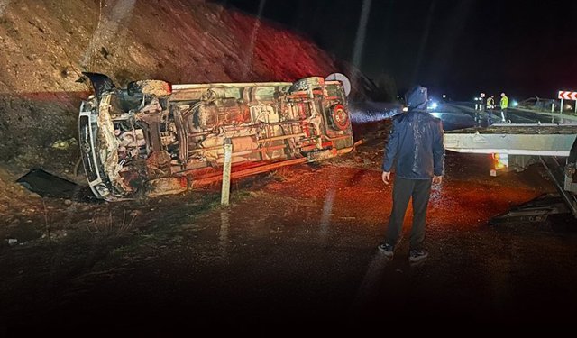 İşçi servisi şarampole devrildi: 17 kişi yaralandı!
