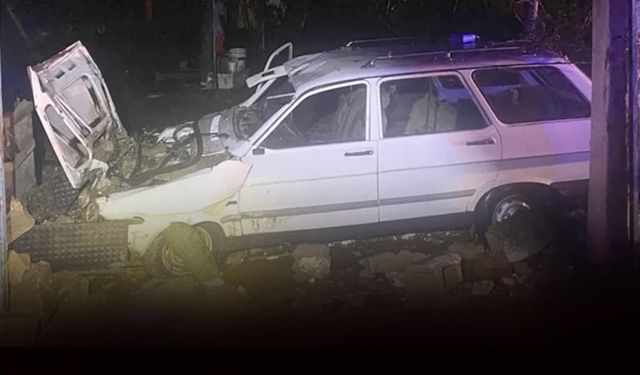 İzmir'de bahçe duvarına otomobil çarptı: 1 kişi öldü!