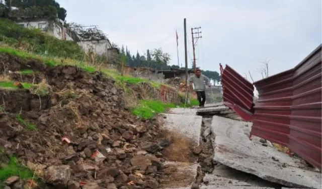 Manisa'da heyelan riski nedeniyle 10 ev tahliye edildi