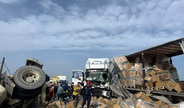 Manisa'da zincirleme trafik kazası: 1'i çocuk 4 kişi yaralandı