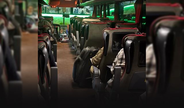 İzmir'de pes dedirten görüntüler! Kırık otobüs kapısını yatakla kapattılar