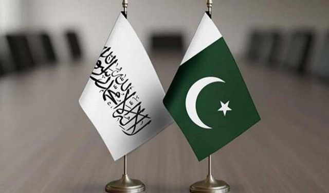 Pakistan Afganistan'a savaş ilan etti!