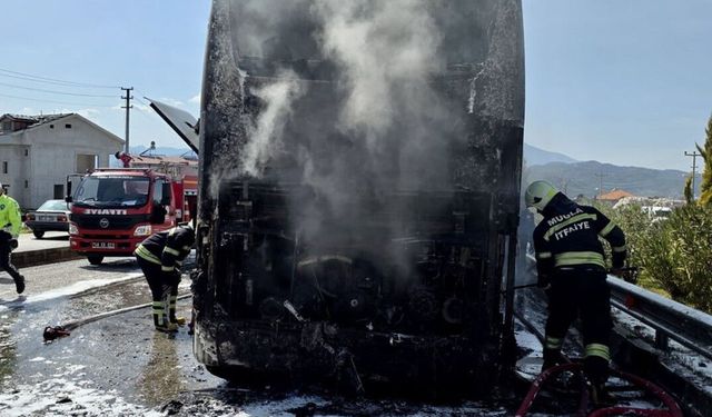 Muğla'da yolcu otobüsünde çıkan yangın söndürüldü