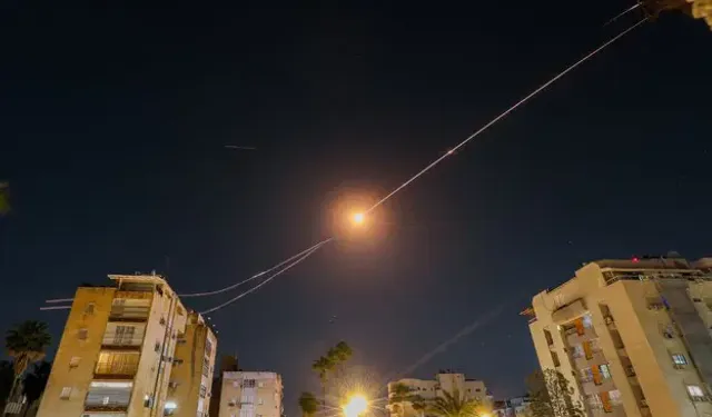 İsrail semalarında alarm: İran füzeleri ateşlendi