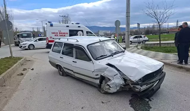 Kütahya'da otomobiller çarpıştı: 2 yaralı