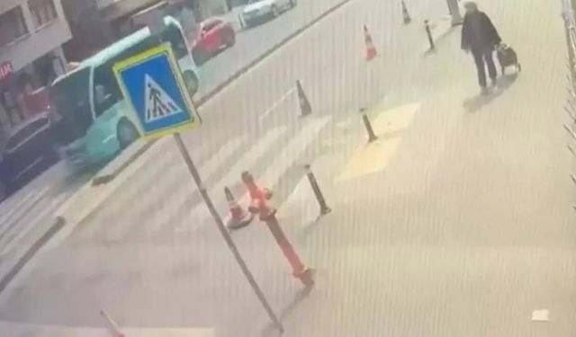 Minibüs yaya geçidinde çarptı! Yaya hayatını kaybetti