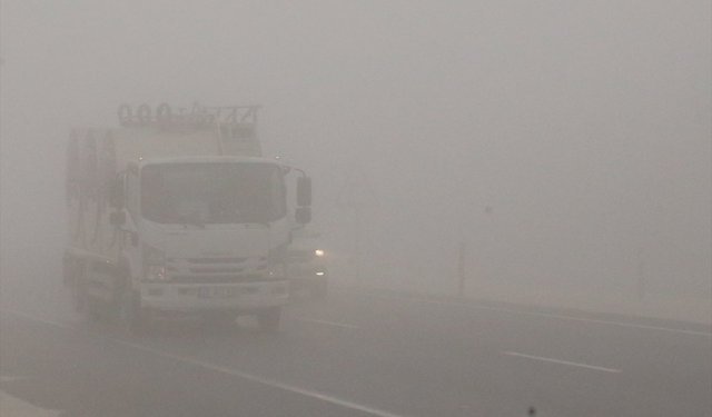 Denizli'de yoğun sis ulaşımda aksamalara neden oldu