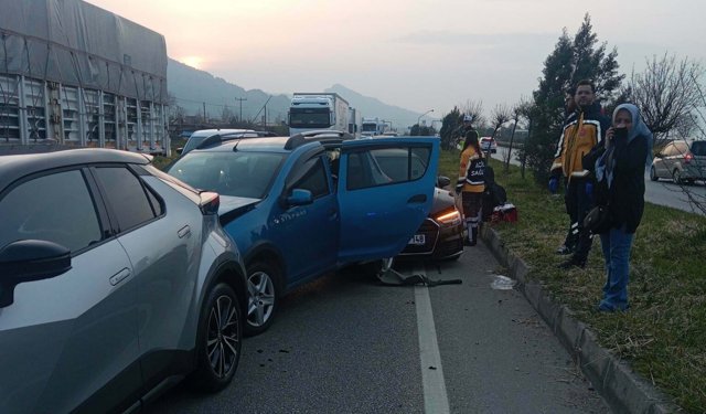 4 aracın karıştığı kazada 7 kişi hastanelik!