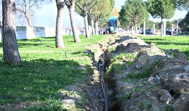 Manisa'da yeşil alanlarda akıllı sulama dönemi başladı