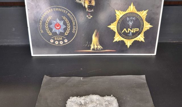 Otomobilde zehirle yakalandılar