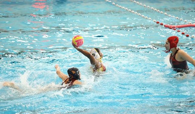 İzmir'den Avrupa'ya uzanan başarı hikayesi: Şampiyonluğa kulaç attı!