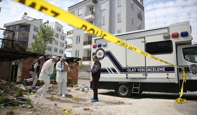 Çatıdan düşen yaşlı adam 52 günlük yaşam savaşını kaybetti!