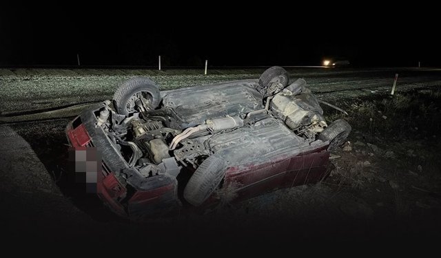 İki otomobil çarpıştı biri takla attı... 2'si çocuk 5 yaralı!