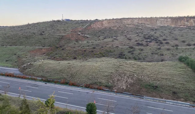 Heyelan tehlikesi yerinden etti: Risk büyüdü mahalle taşındı