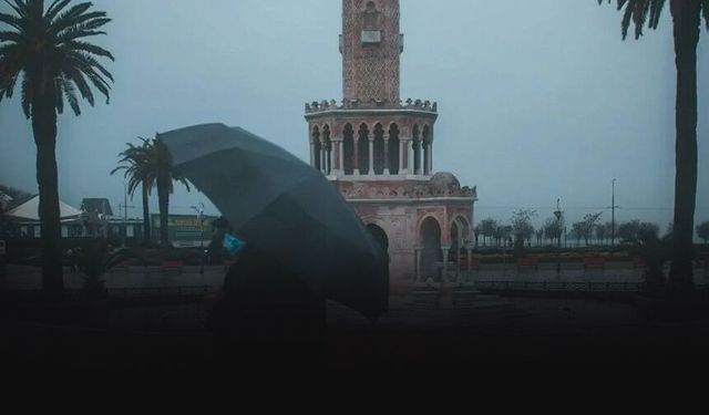 İzmir'de şiddetli yağış alarmı: Büyükşehir o ilçeleri tek tek uyardı!