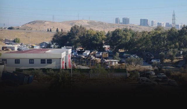 Karabağlar’daki kaçak cemaat yurdunda yıkım yine çıkmaza girdi!