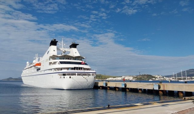 Bodrum'a 'Star Legend' kruvaziyeriyle 240 turist geldi
