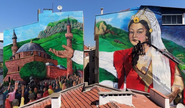 Manisa'da Mesir Macunu Festivali kapsamında duvarlar renklendi