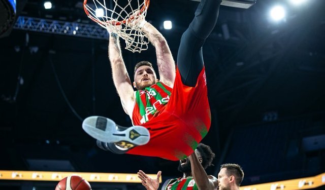 Karşıyaka potada son topa kadar direniyor