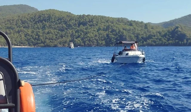 Fethiye açıklarında sürüklenen teknedeki 5 kişi kurtarıldı
