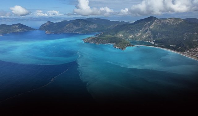 Yağmurun ardından Ölüdeniz’de masalsı turkuaz