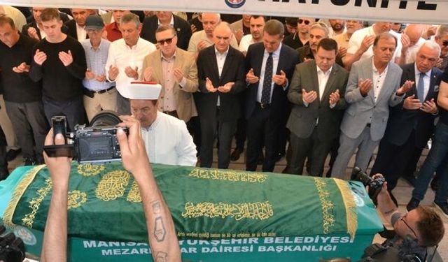CHP lideri Özel amcasının cenazesine katıldı!