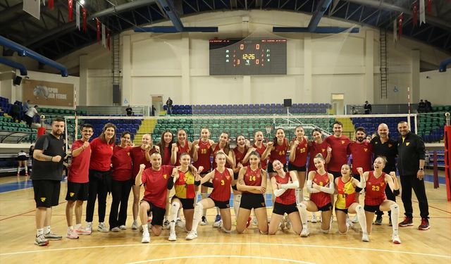 Göztepe'de voleybol altyapı takımları Türkiye şampiyonası bileti aldı