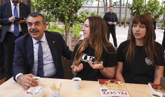 Bakan Tekin'den İzmir'de eğitim yatırımları mesajı