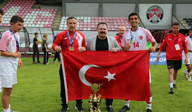 Aliağa FK'lı Semih Ayriç Dünya şampiyonluğu yaşadı