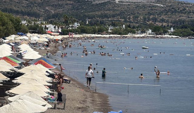 Bodrum'da bayramın ikinci gününde sahillerde yoğunluk sürüyor