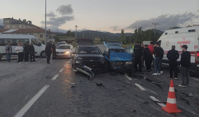 Kütahya'da trafik kazası; 3 yaralı