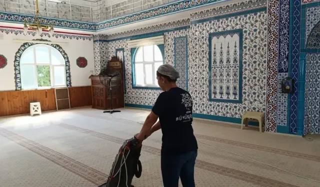 Aydın'da bayram öncesi camilerde temizlik