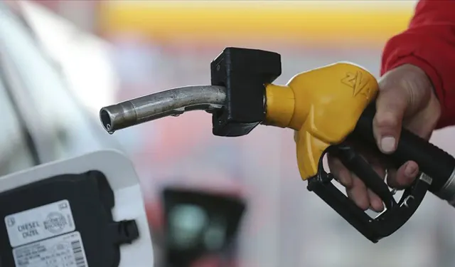 Benzin ve motorine yarın indirim geliyor
