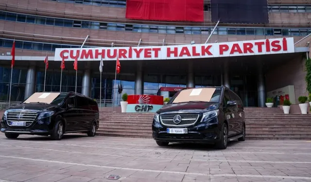 CHP'de iki lüks minibüs satışa çıkarıldı