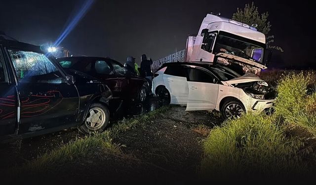 İzmir yolunda facia: 7 aracın karıştığı kazada 4 ölü, 34 yaralı