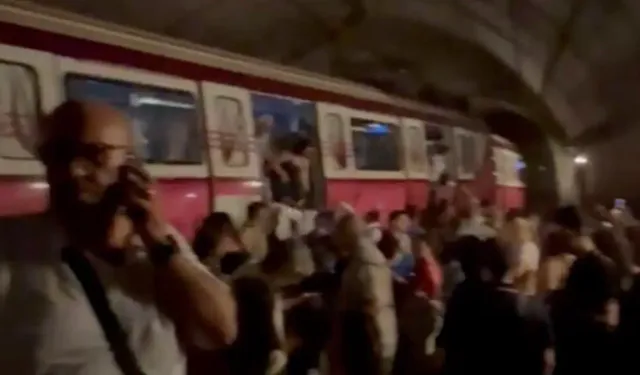 İstanbul'da metro raydan çıktı!