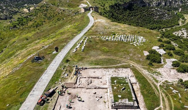 Blaundos'ta rahiplerin kutsal alanı gün yüzüne çıkarılıyor