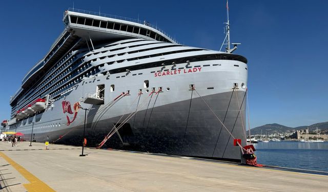 Bodrum'a 'Scarlet Lady' kruvaziyeriyle 2 bin 502 turist geldi