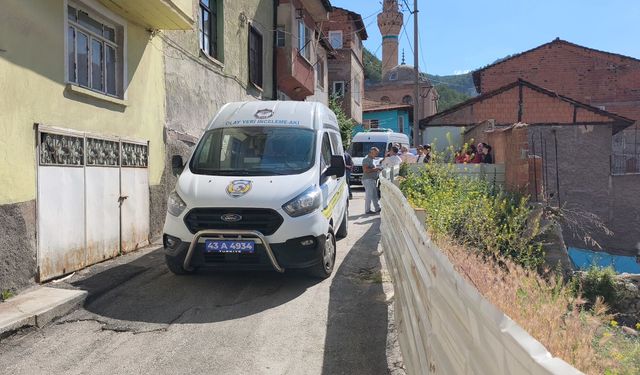 Kütahya'da bir kadın, oğluyla yaşadığı evde ölü bulundu