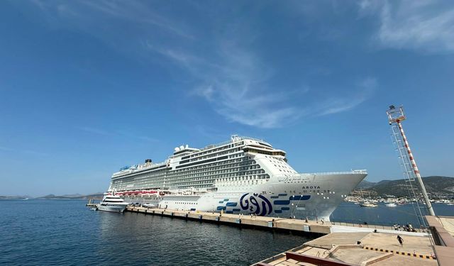 Aroya kruvaziyeri Bodrum'a 2 bin 59 turist getirdi!