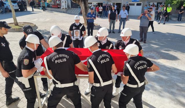 Görev başında hayatını kaybeden polis memuru toprağa verildi